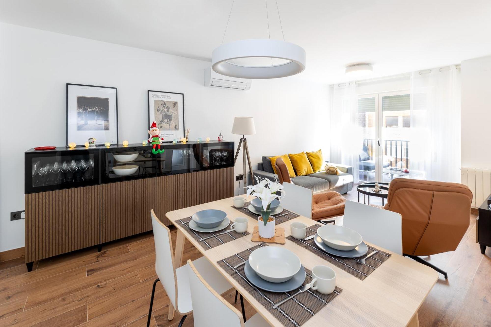 Apartamento de 2 dormitorios con balcón